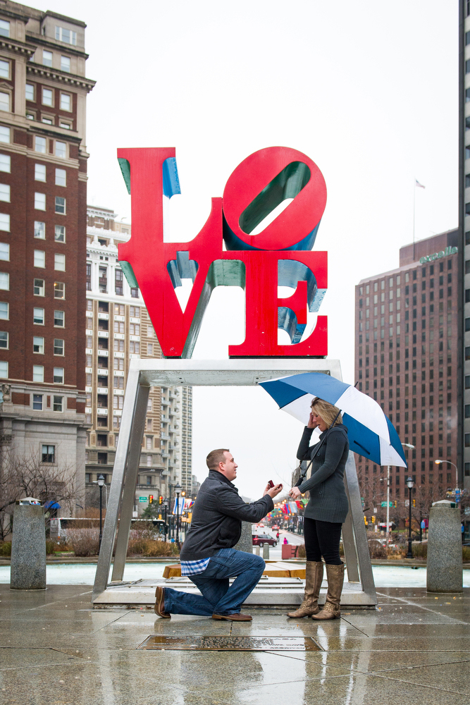 Philadelphia-Proposal-Engagement-Love-Park