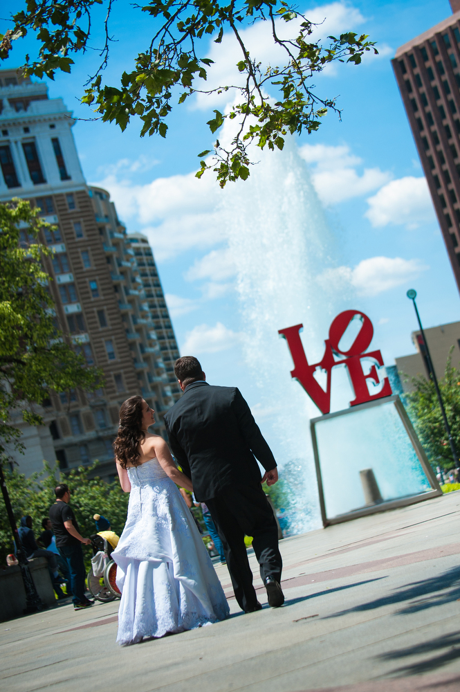 Bride-and-Groom-Love-Park-Philadelphia
