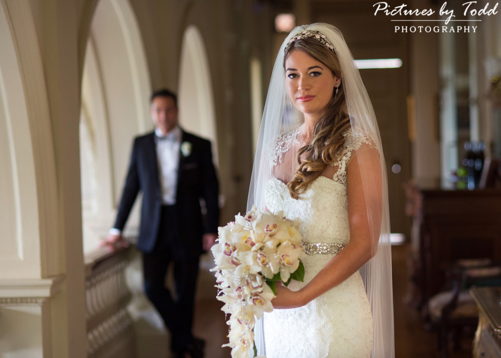Bride-Cairnwood-Estate-Wedding-Bouquet-Ideas-Main-Line-photographer