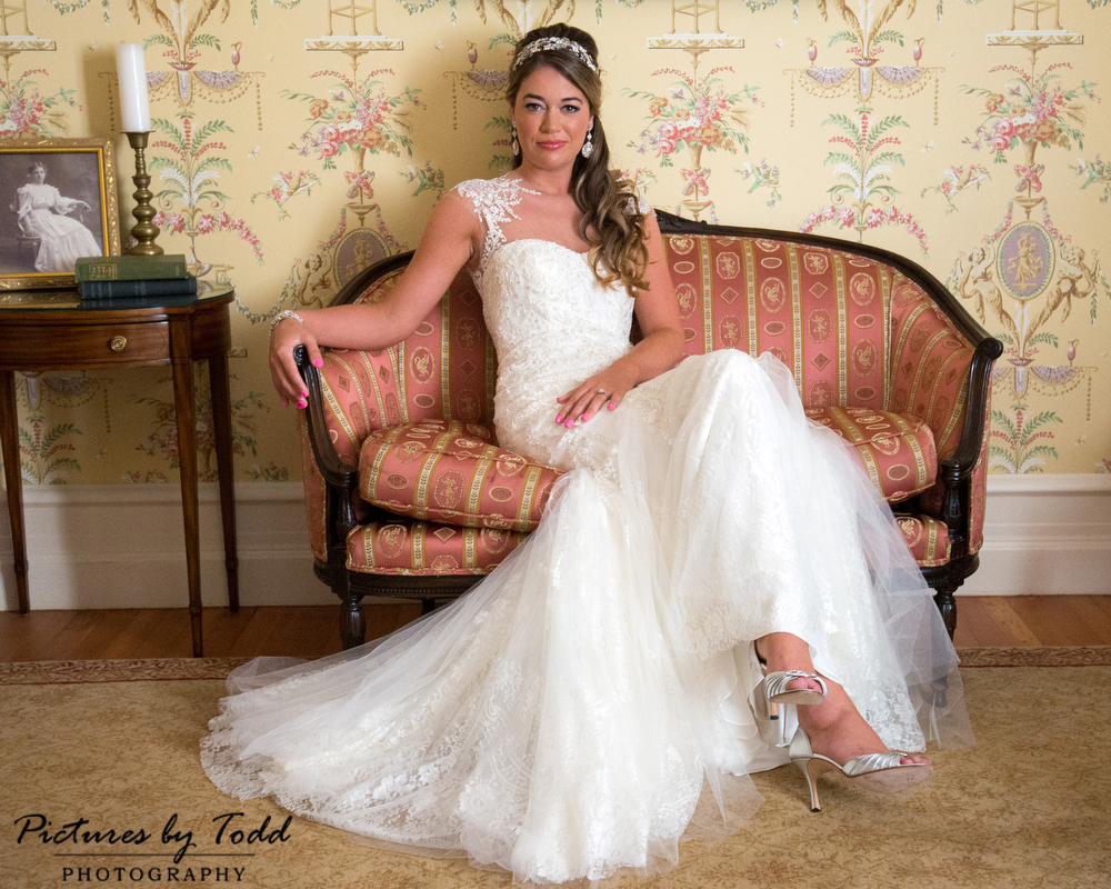 Bride-Wedding-Dress-Monique-Lhuillier-Cairnwood-Estate-pictures-by-todd