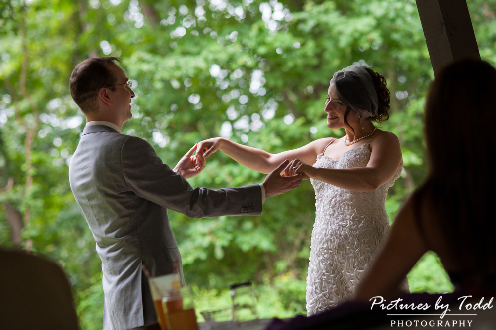 bride-and-groom-first-dance-outdoor-wedding