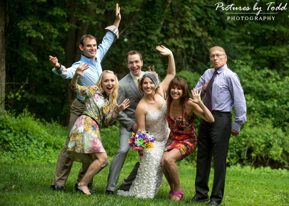wedding-family-photos-outdoor-unique-fun-wedding