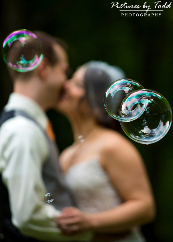 wedding-kiss-bubbles-fun-ideas