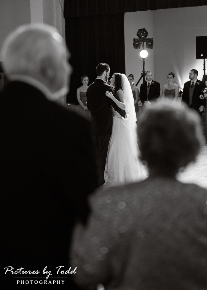 Black-White-Wedding-Photography-First-Dance