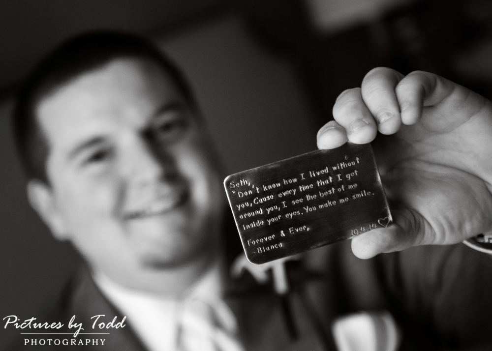 Bride-Groom-Gifts-Before-Ceremony-Photography