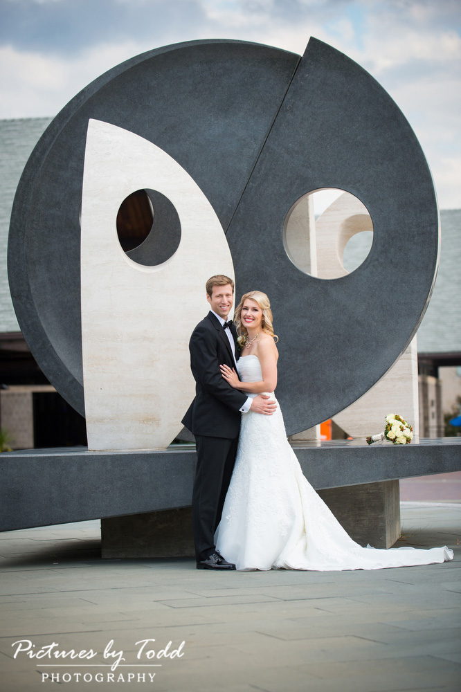 villanova-oreo-sculpture-Wedding-Photos