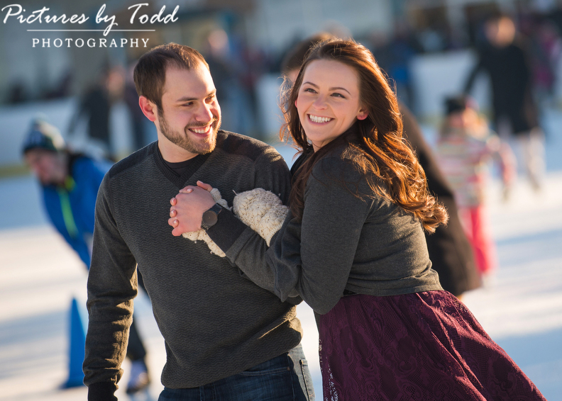 Winter-Engagement-Session-Ice-Skateing-Cute-Ideas