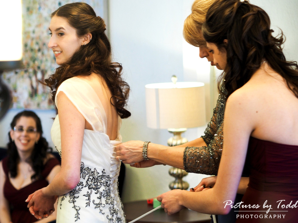 Merion-Tribute-House-Getting-Ready-Pre-Ceremony-Photos
