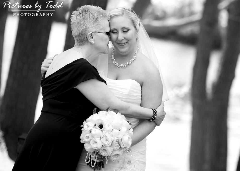 Black-White-Moments-Pictures-By-Todd-Associate-Wedding-Photography