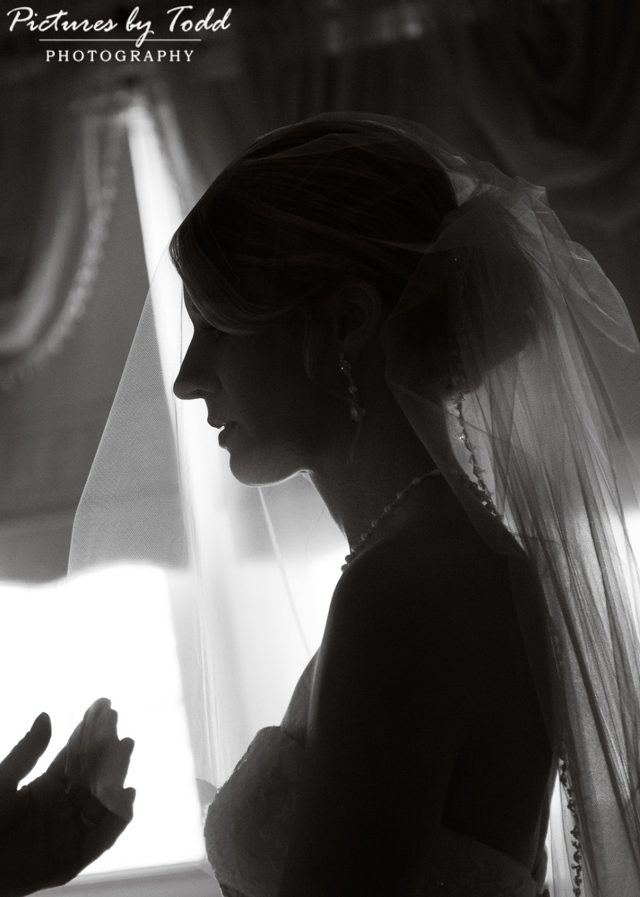 Black-White-Wedding-Photography-Gettting-ReadyA