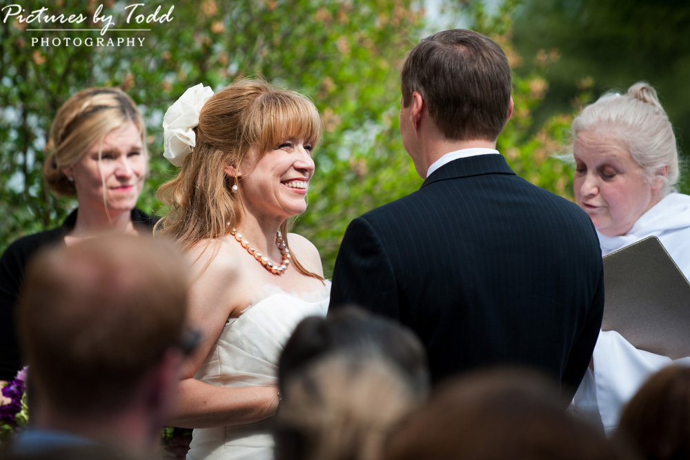 Ceremony-Outdoor-Weddings-Bride-Groom-Cairnwood
