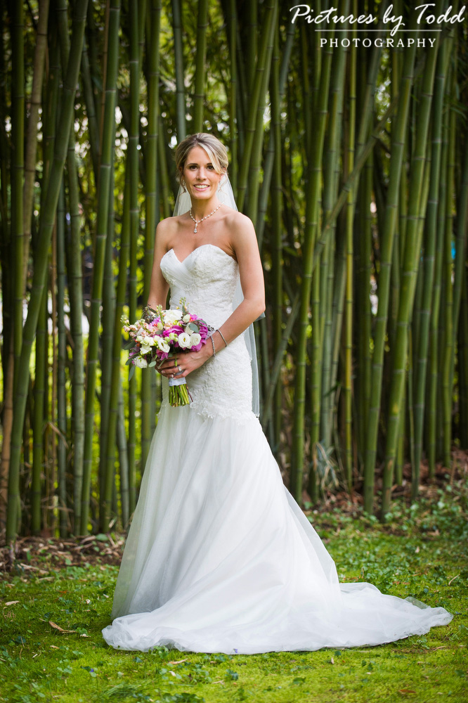 Natural-Outdoor-Bride-Wedding-Dress