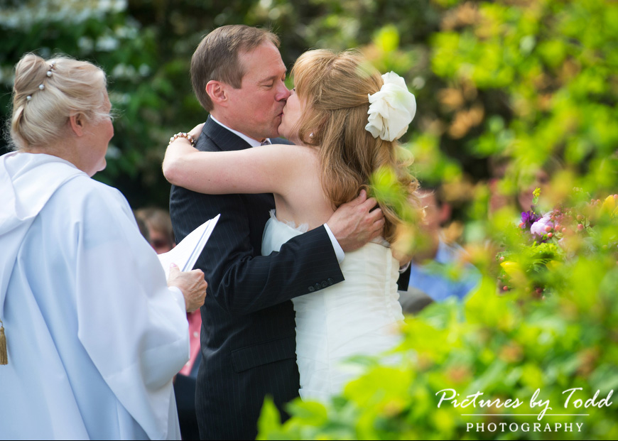 Wedding-Ceremony-Kiss-Outdoor-Weddings-Cairnwood