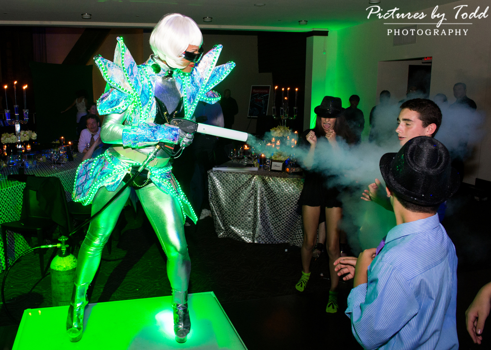 Pat-Glenn-Productions-Bar-Mitzvah-Robot-Performer-Pictures-by-Todd-Photography