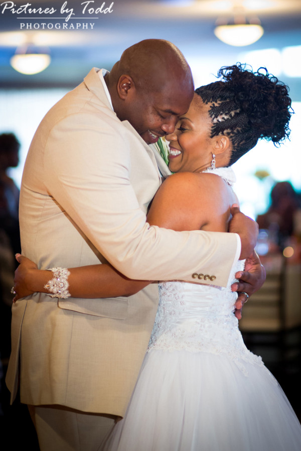 Flourtown-Country-Club-First-Dance-Wedding-Sweet-Moments