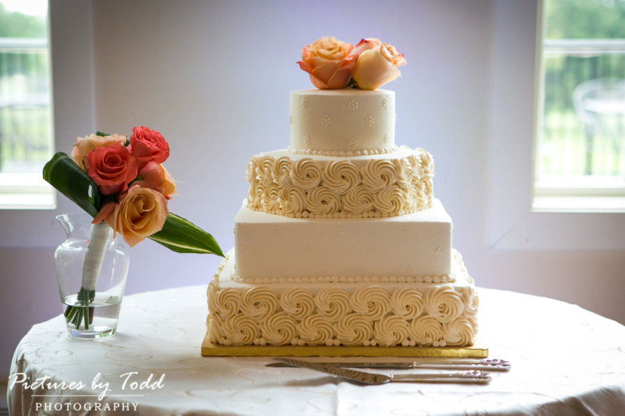 Flourtown-Country-Club-Wedding-Cake