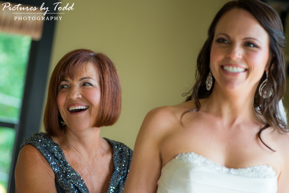 Wedding-moments-getting-ready-Lakehouse-Inn-pictures-by-todd