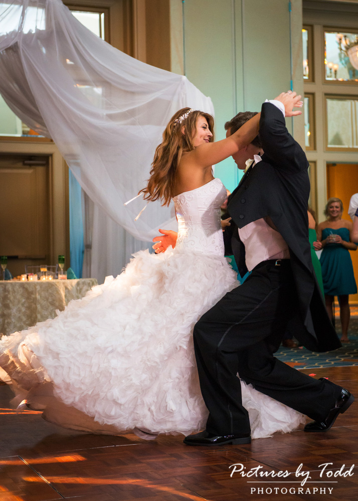 philadelphia-marriott-downtown-wedding-Photography-Liberty-Ballroom-Dancing