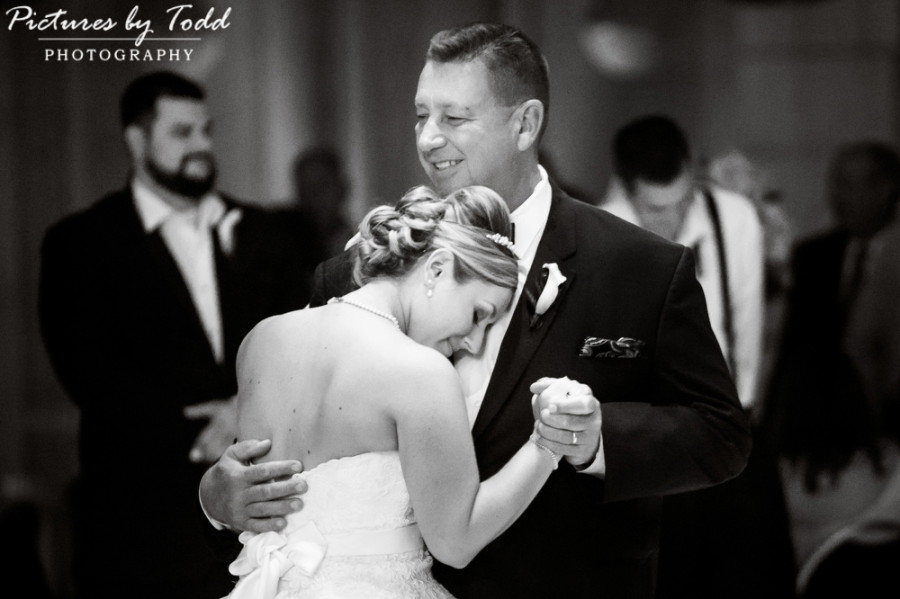 Chase-Center-on-the-Riverfront-Wedding-Black-White-sweet-moments