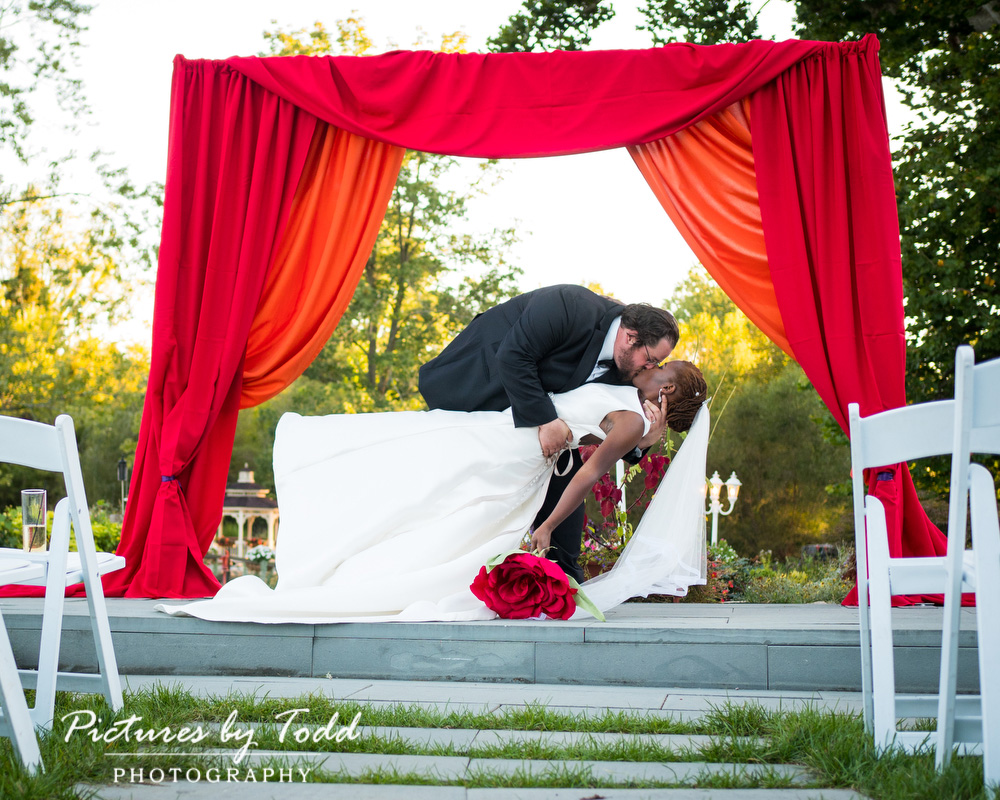 bride-and-groom-kiss-romantic-moment-cute-love-sweet-pastionate-outdoor