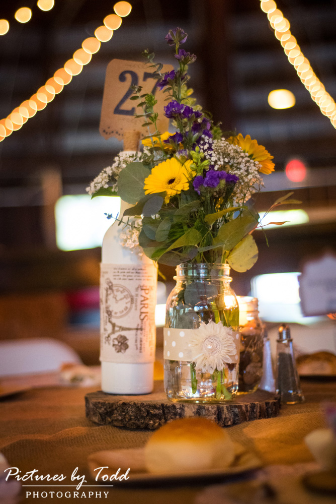 associate-wedding-rustic-country-bellevue-state-park-table-decor
