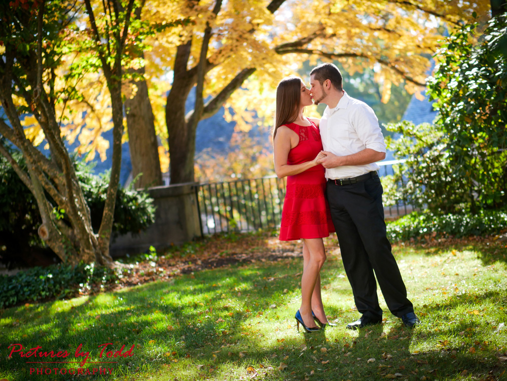 colorful-fall-poraits-engagement-session-natural