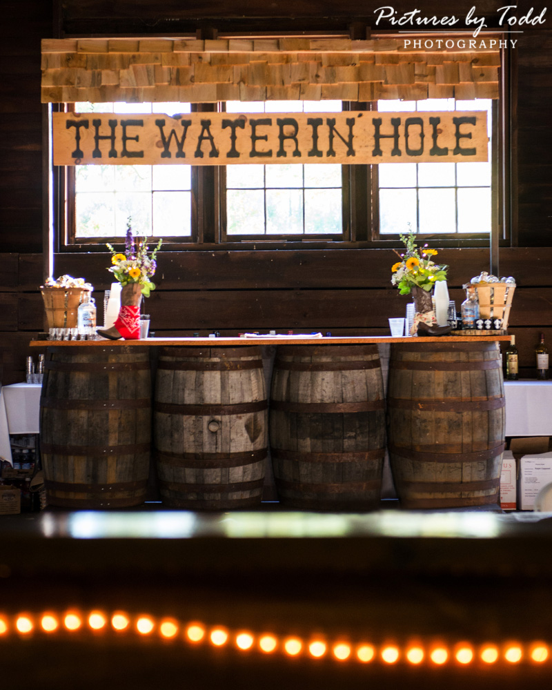 rustic-wedding-ideas-waterin-hole-bar-country-wedding