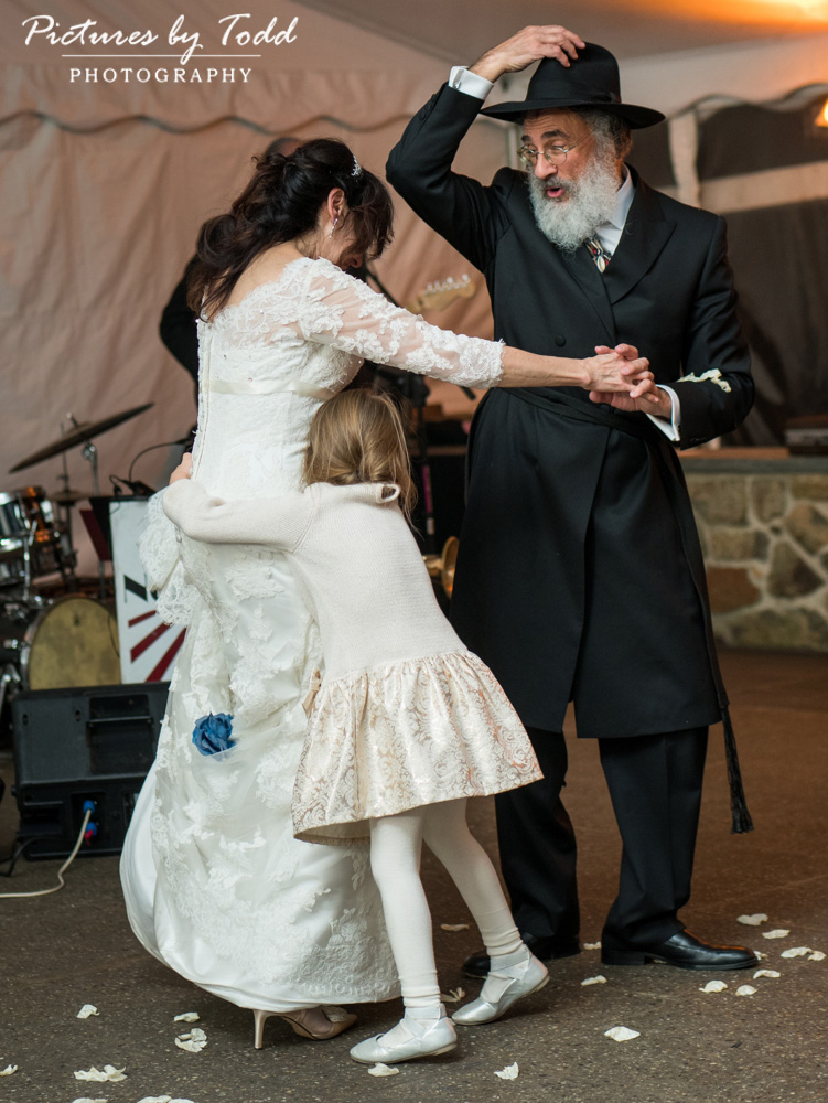 appleford-estate-pictures-by-todd-wedding-orthodox-jewish-moments-candid-dance