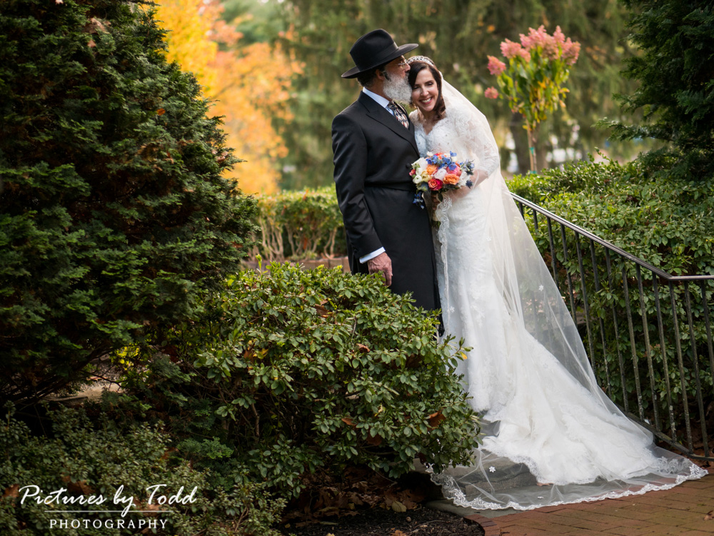 appleford-estate-pictures-by-todd-wedding-orthodox-jewish-outdoor-area-for-photos