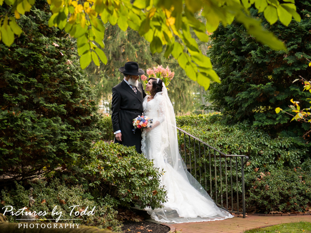 appleford-estate-pictures-by-todd-wedding-orthodox-jewish-portraits-on-grounds