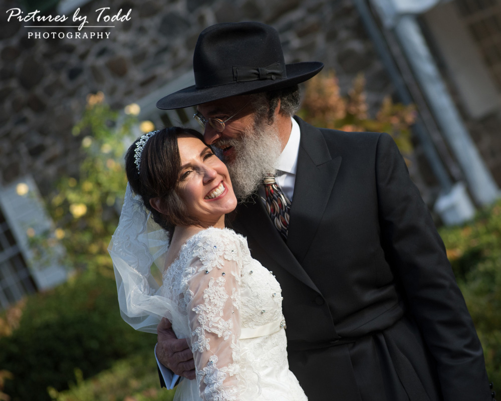 appleford-estate-pictures-by-todd-wedding-orthodox-jewish-sweet-moments-candid