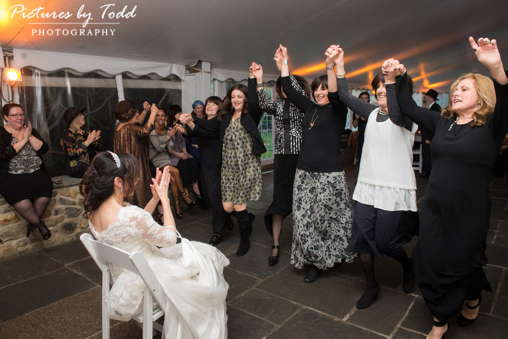 appleford-estate-pictures-by-todd-wedding-orthodox-jewish-tradtions-dance