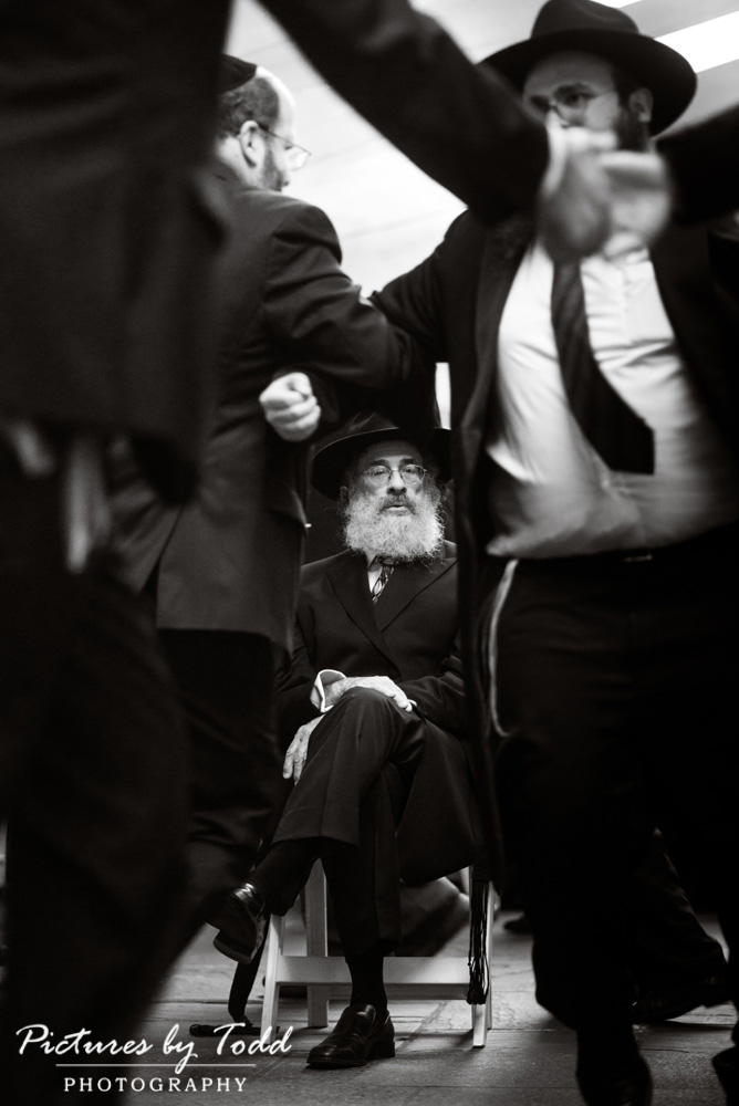 appleford-estate-pictures-by-todd-wedding-orthodox-jewish-hora-dance-moments