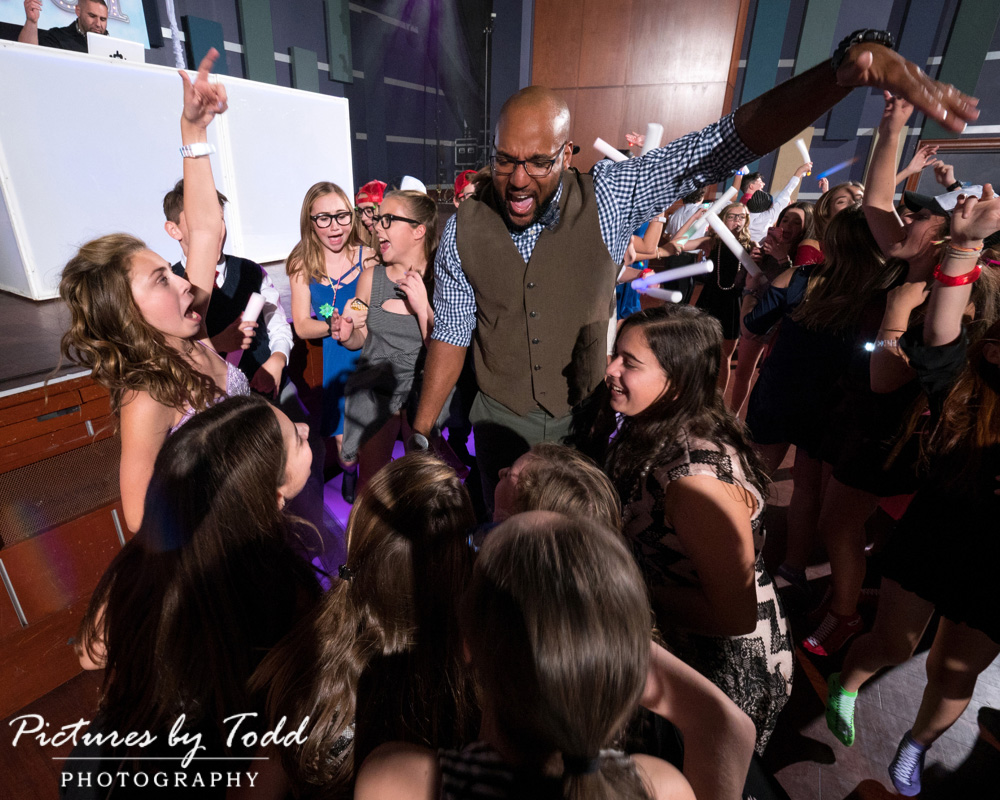 associate-photographer-pictures-by-todd-world-cafe-live-philadelphia-all-around-entertainment-ll-best-dj
