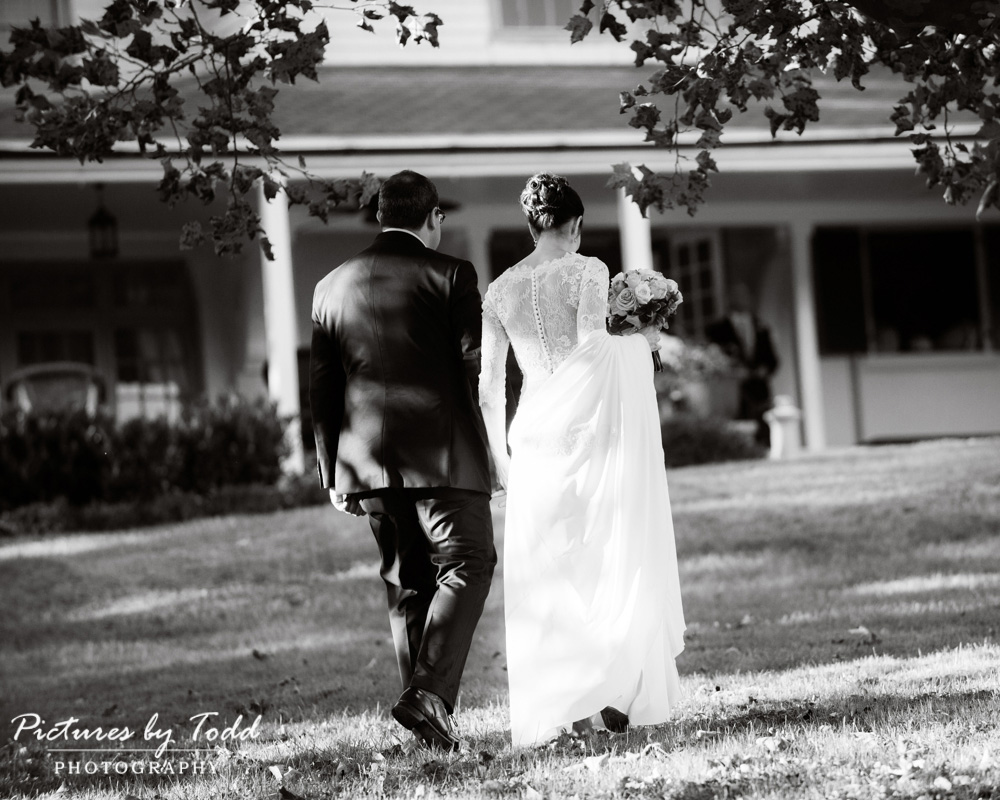 hilltop-house-black-and-white-moment-bride-groom